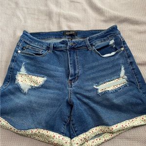 Judy Blue MidRise Distressed Floral Cuff Shorts 1XL GUC